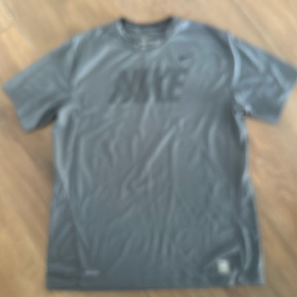 NIKE mens shirt sleeve tee shirts. Size XXL. Color grey.